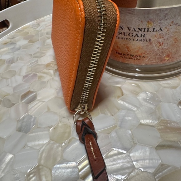 Dooney and Bourke Like New Zip around medium wallet! - Picture 3 of 8